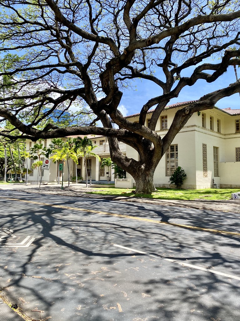 Hale Auhau, Queen Street, Honolulu, HI Built in 1939, this… Flickr