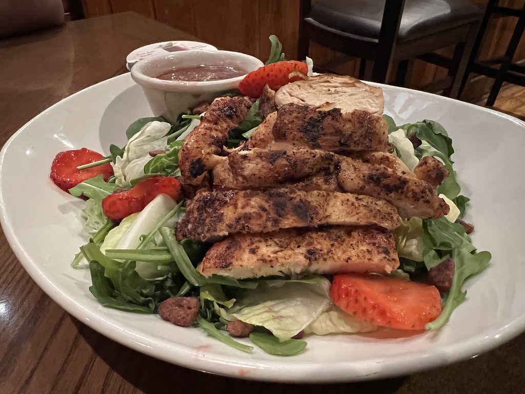 Strawberry Salad w/Grilled Chicken Outback Steakhouse Carla Putnam Flickr