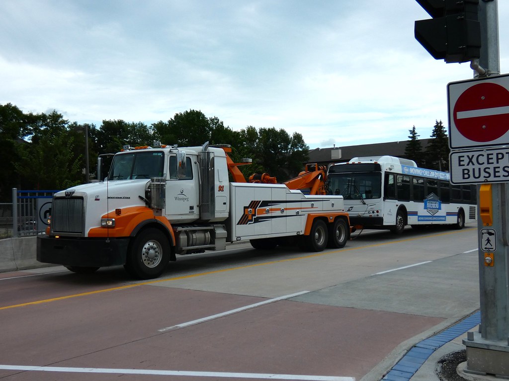 Winnipeg Transit 91 Towing Winnipeg Transit 621 2012 D40LF… Taylor
