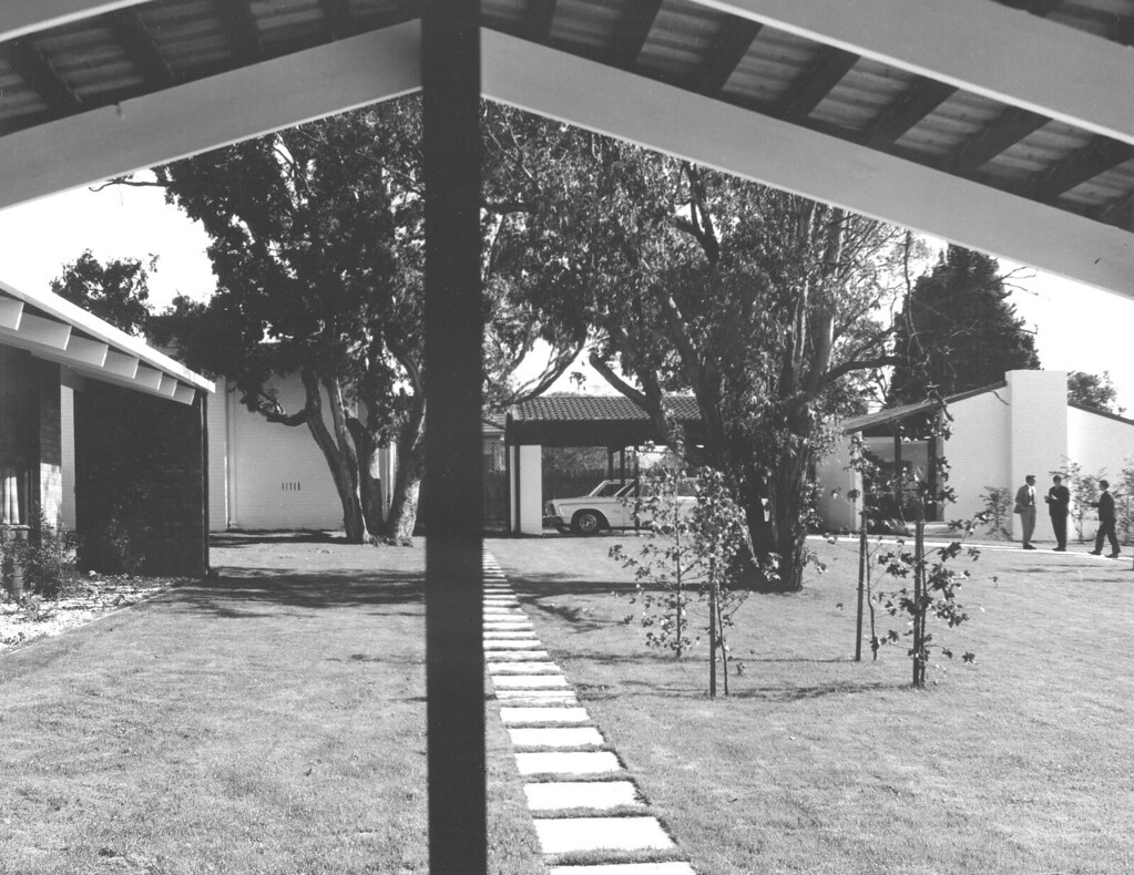 Apple Tree Hill Estate, Glen Tower Drive, Glen Waverley, 1… Flickr