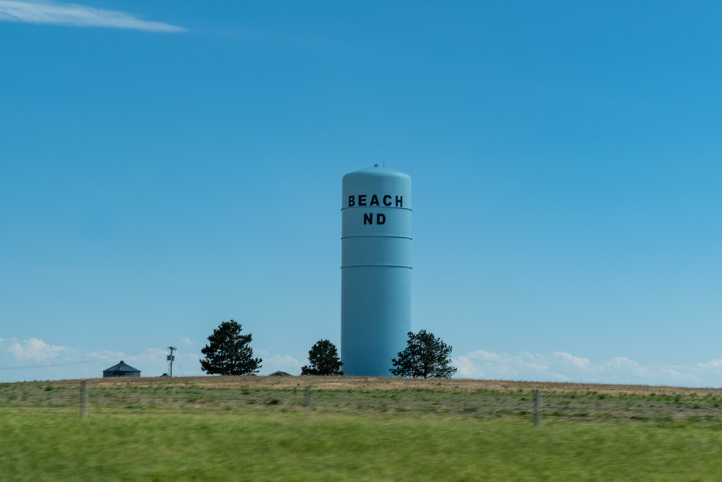 Watertower tank in Beach, North Dakota, on the border of N… Flickr