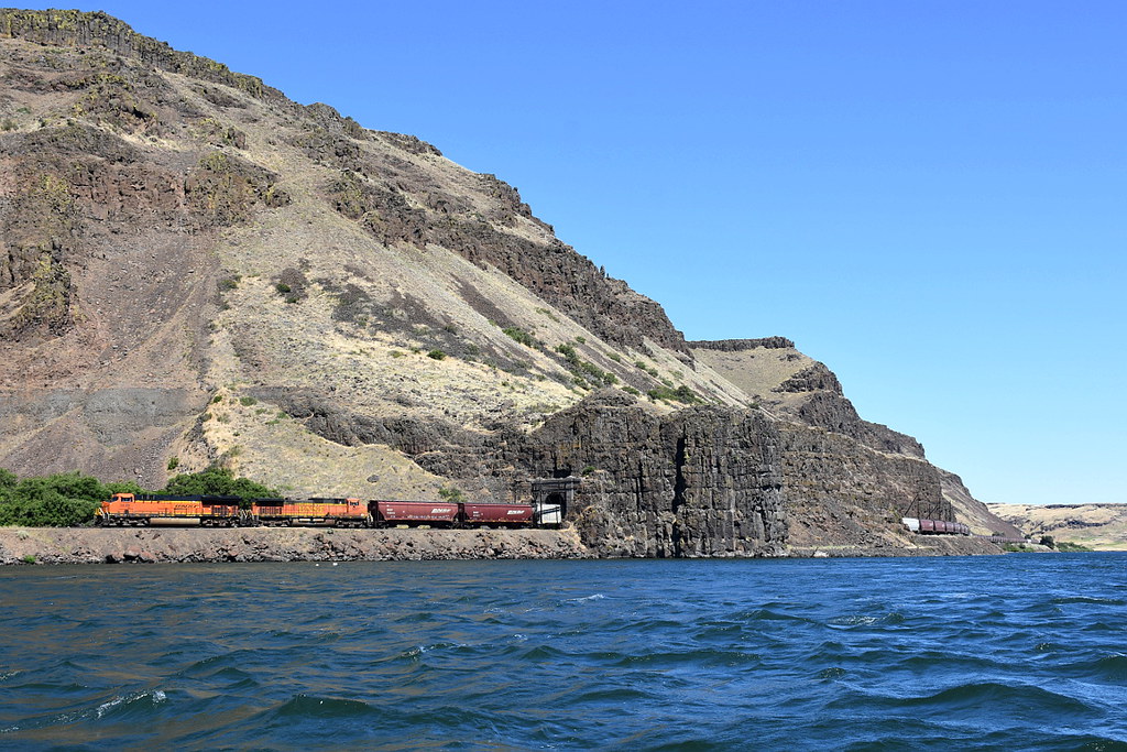 7/16/22 Wishram, WA T12 BNSF 3839 leading a westbound grai… Flickr
