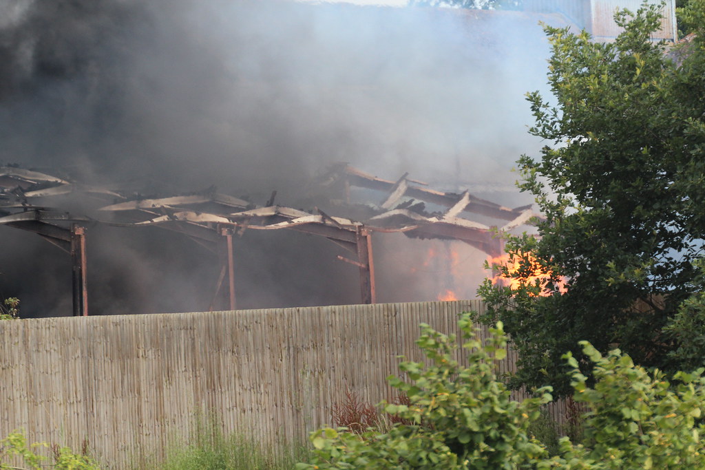 8 pump fire, HVPU required, Green Farm, Theale Road, Burgh… Flickr