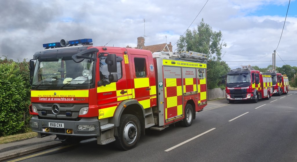 8 pump fire, HVPU required, Green Farm, Theale Road, Burgh… Flickr