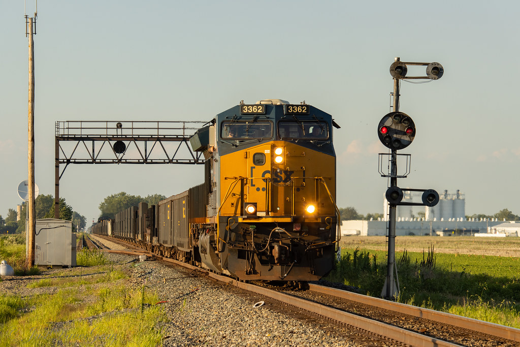 CSX B522 Deshler, OH At Deshler South, CSX 3362 leads tr… Flickr