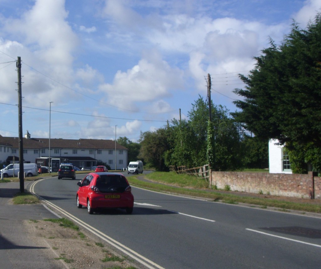 Ringwood Road, Longham Approaching the Bridge House Hotel Flickr