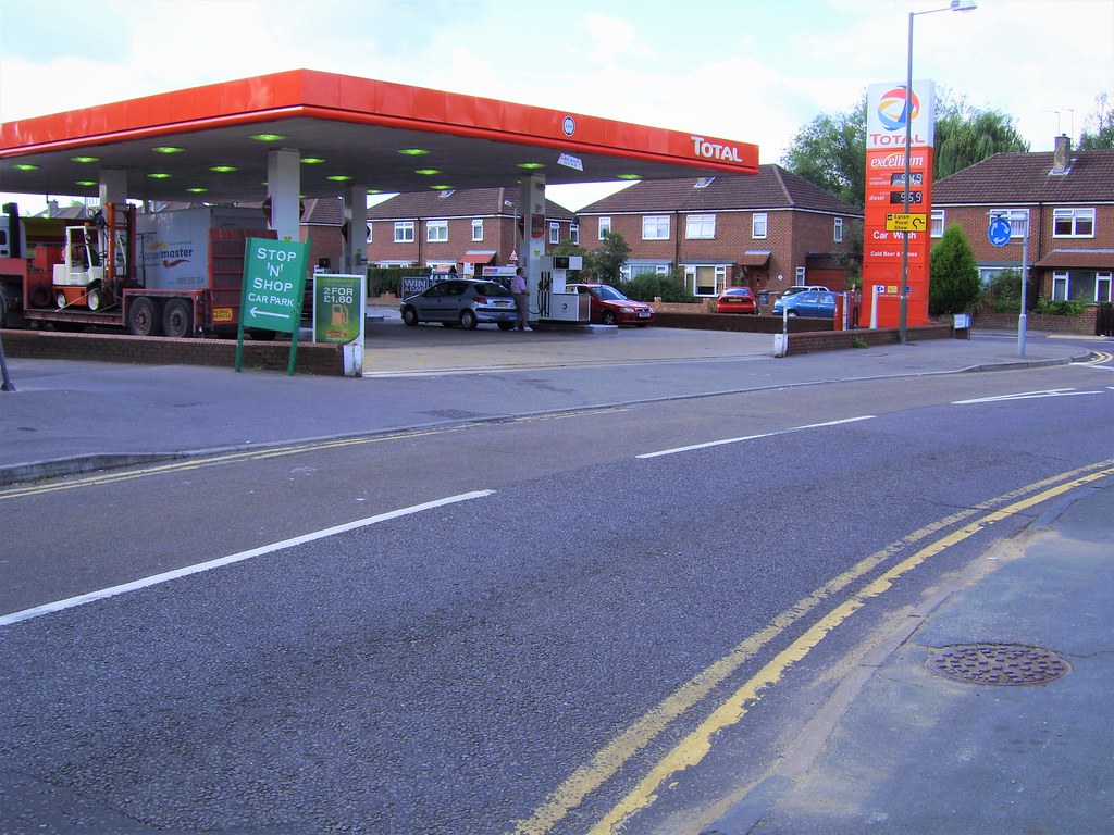 Egham, Ayebridges service station, TW20 8HP, August 2006 (… Flickr