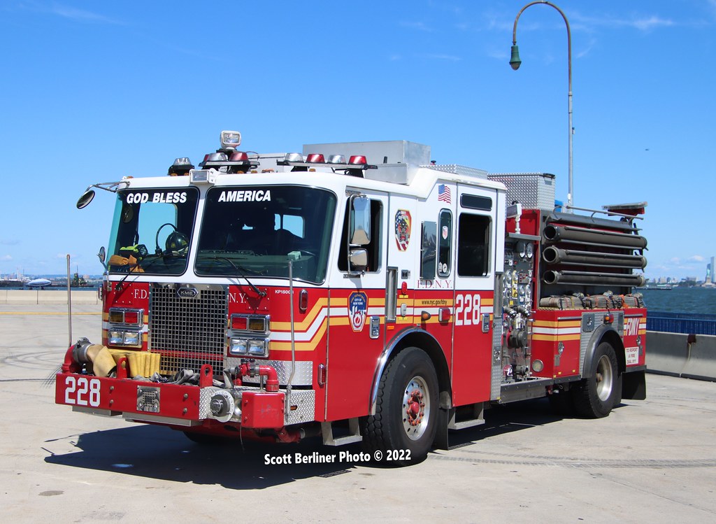 FDNY ENGINE COMPANY 228 | Scott Berliner | Flickr