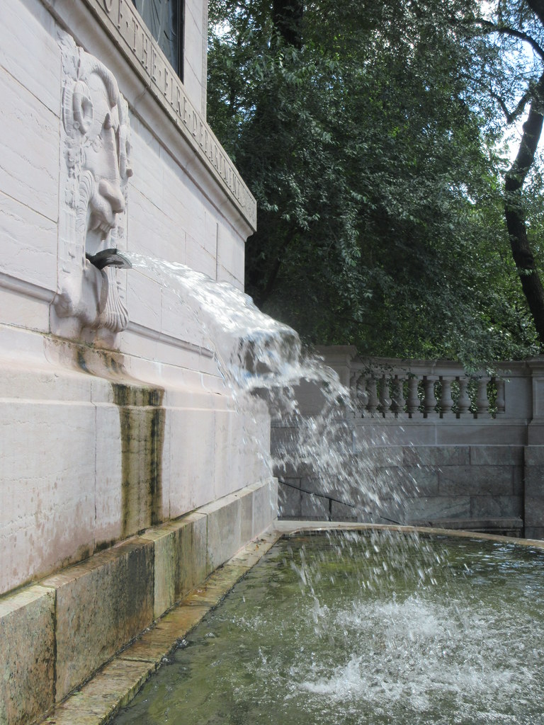 2022 The Firemans Memorial Water Fountains Riverside Park … Flickr