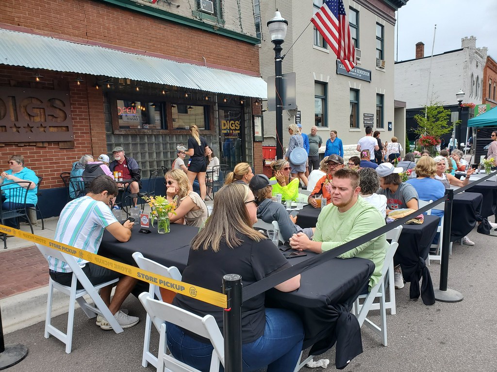 DIGS Restaurant, Marquette Outdoor dining, Blueberry Festi… Flickr