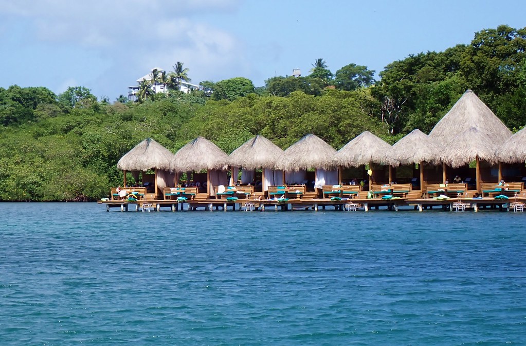 Roatan dive 6 Dive shop attached to this resort. Daniel Kampschroer