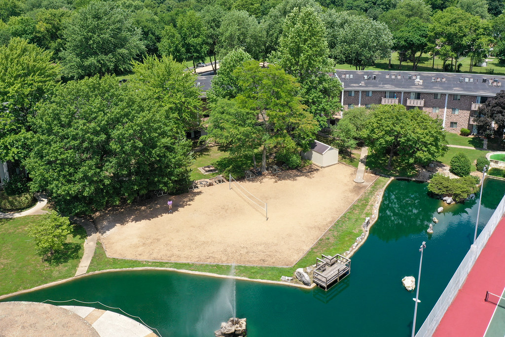 ColumnsIVandVikingApartmentsSpringfieldMODJI_0803E… Flickr