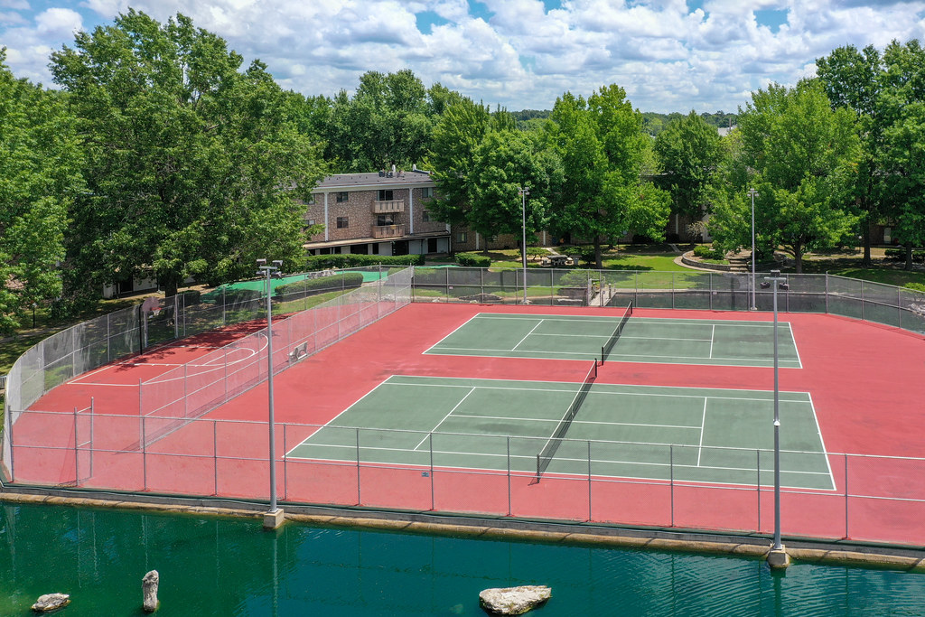 ColumnsIVandVikingApartmentsSpringfieldMODJI_0782E… Flickr