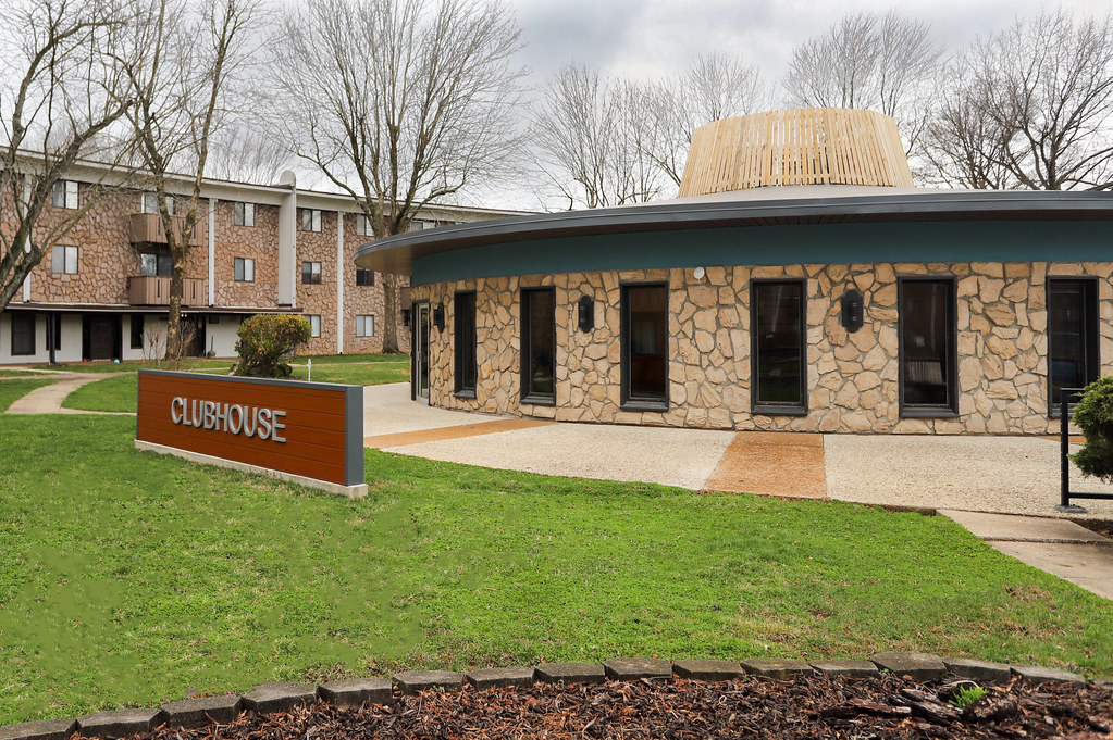 ColumnsIVandVikingApartmentsSpringfieldMOIMG_9701 Flickr