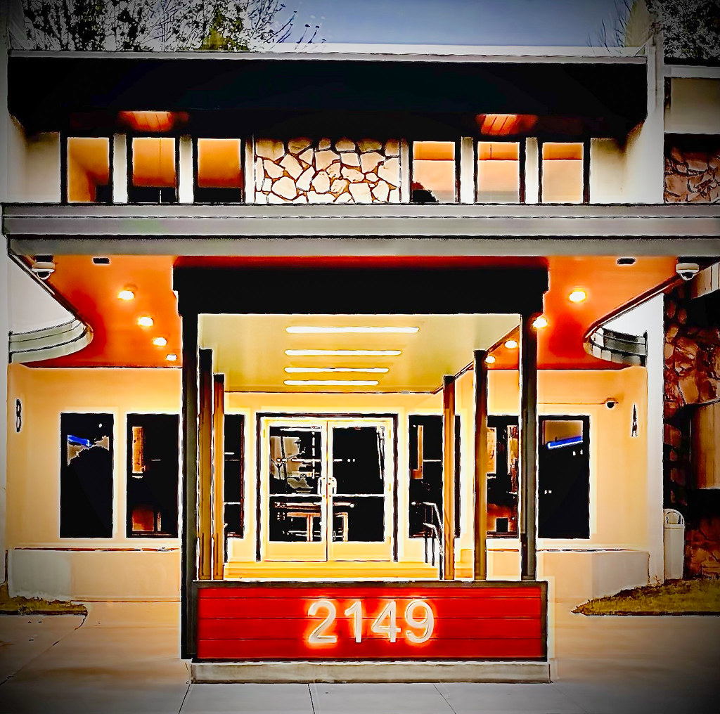 ColumnsIVandVikingApartmentsSpringfieldMOIMG_0283E… Flickr