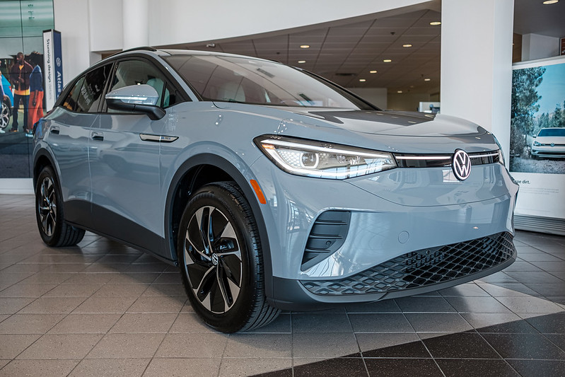 2022 ID.4 in Moonstone Gray Autobahn Volkswagen Fort Worth