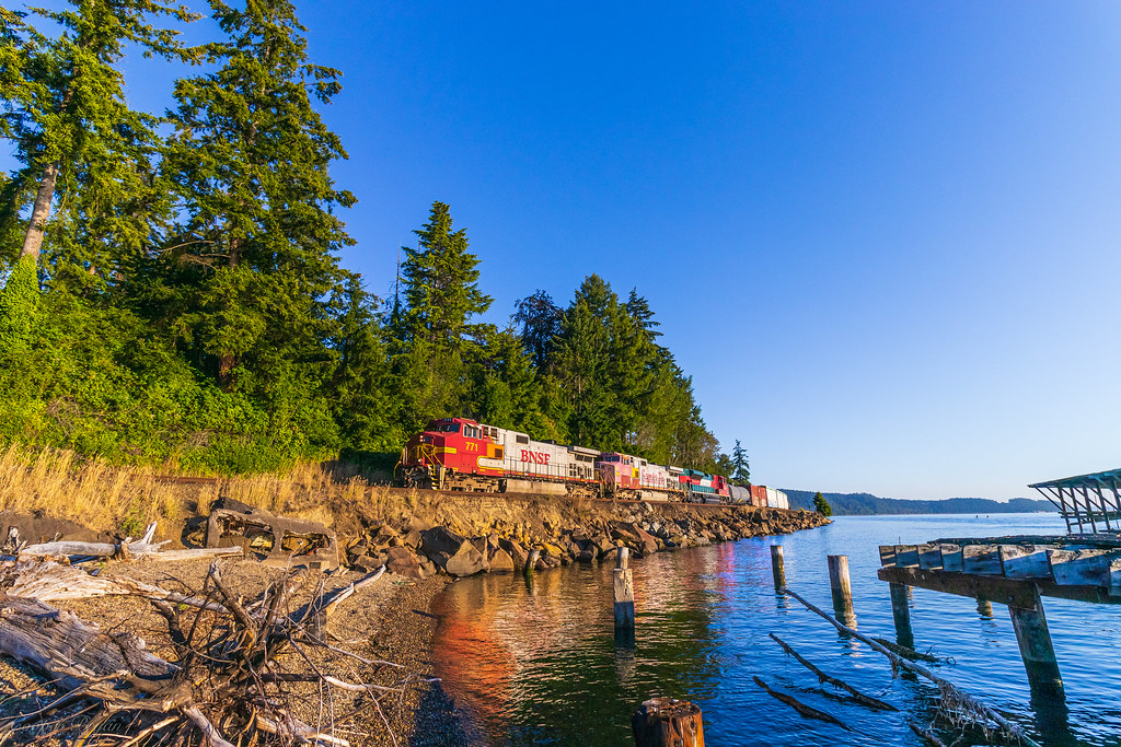 BNSF 771, Steilacoom A sun low in the sky this warm evenin… Flickr