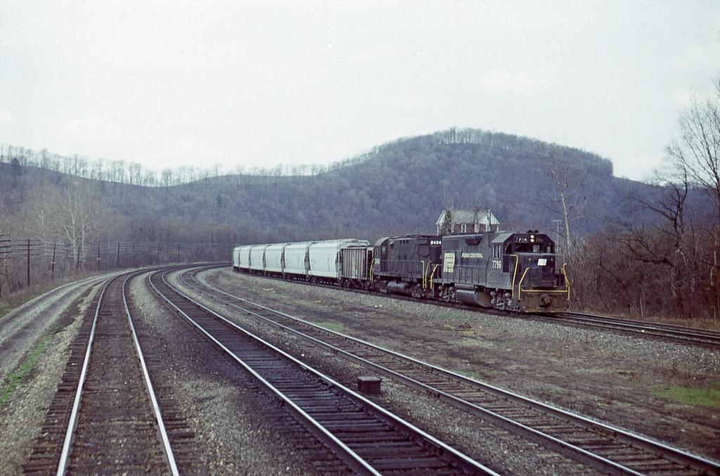 PC 7796; New Florence, PA; May 1971 GP38 7796 is on the he… Flickr