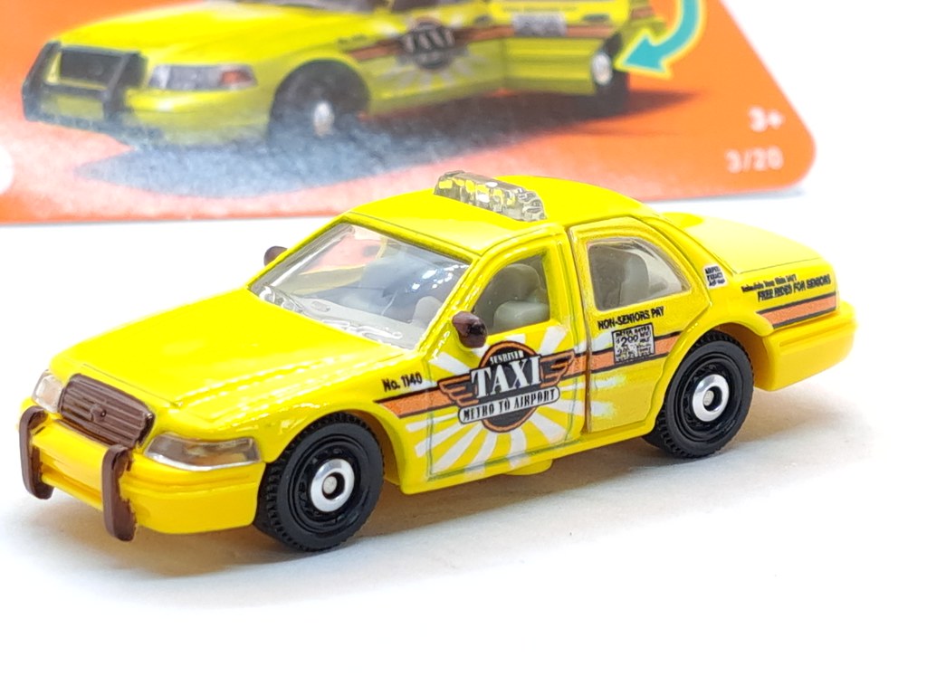 MATCHBOX 2006 FORD CROWN VICTORIA MK2 NO26 SUNRISE TAXI 1/64 a photo