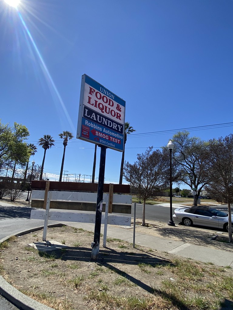 IMG_9766 Copy Fairfield Liquor store signs Edwin Navidad Flickr