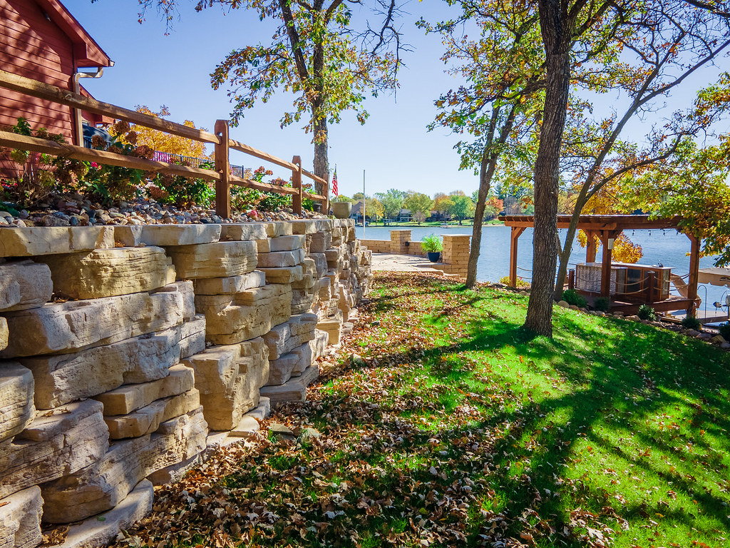 Retaining Wall Rosetta Outcropping (Fond du Lac) King's Material