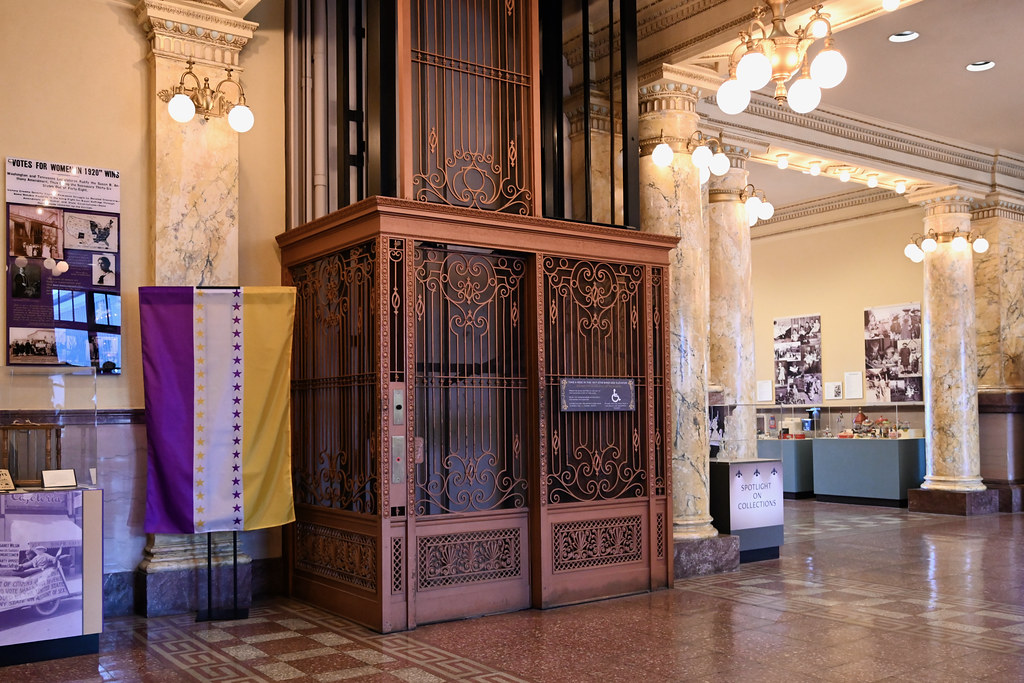 2022 Colorado 81 The automated birdcage elevator in the Pi… Flickr