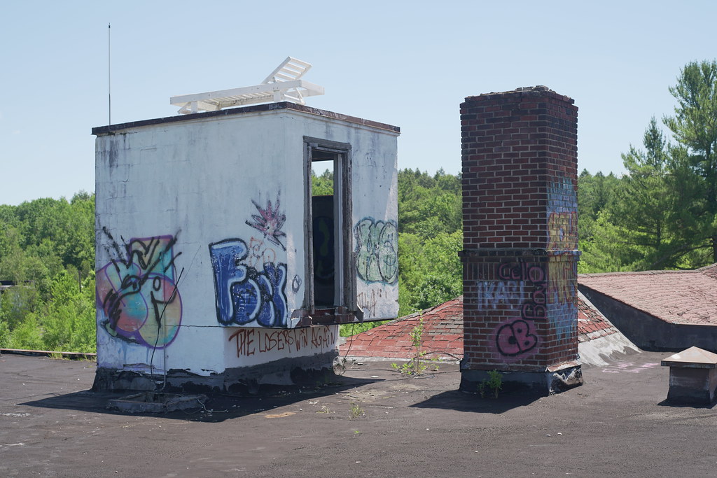 DSC01942 Pines Hotel, South Fallsburg NY. Main Building Ro… Flickr