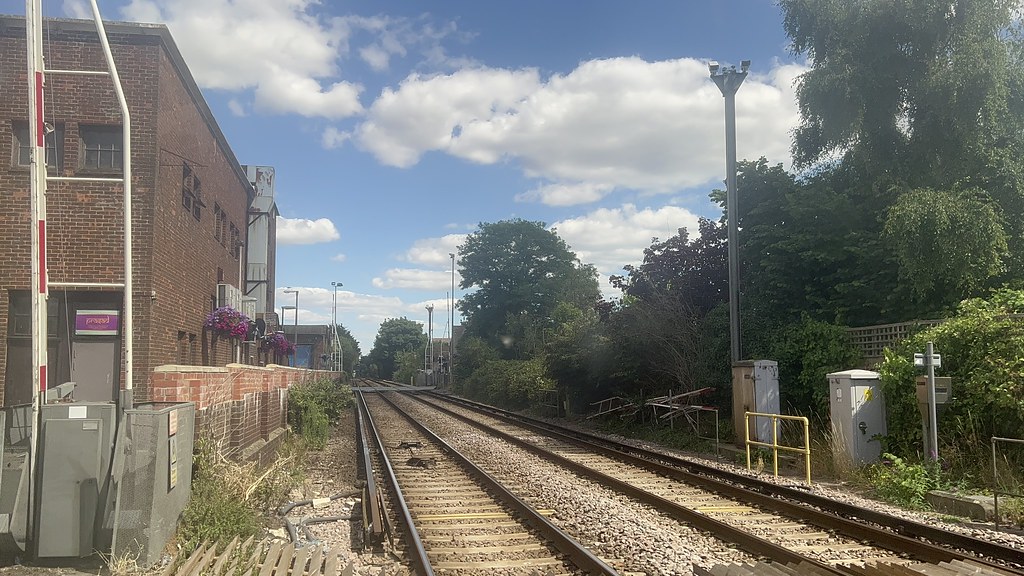 CHICHESTER BASIN ROAD LEVEL CROSSING FROM CHICHESTER STATI… Flickr