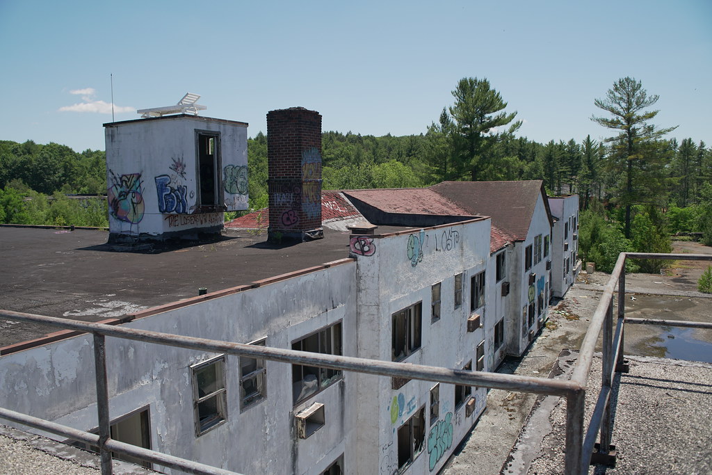 DSC01939 Pines Hotel. South Fallsburg NY. Main Building Ro… Flickr