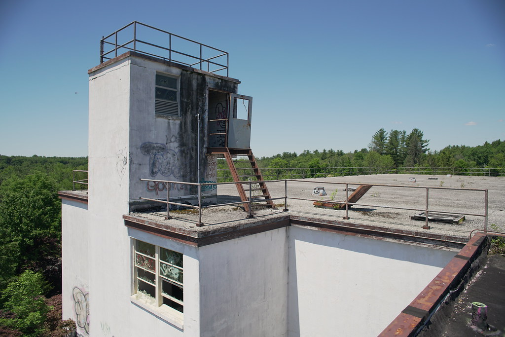 DSC01944 Pines Hotel, South Fallsburg NY. Main Building Ro… Flickr