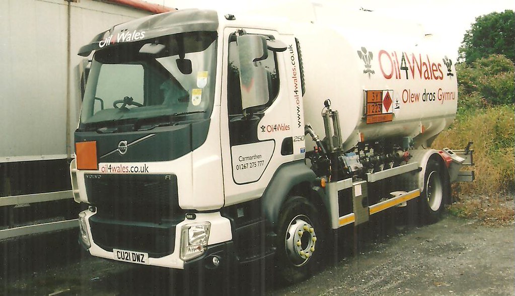 CU21DWZ Oil4Wales FL250 4x2 fuel oil tank in Carmarthen on… Flickr