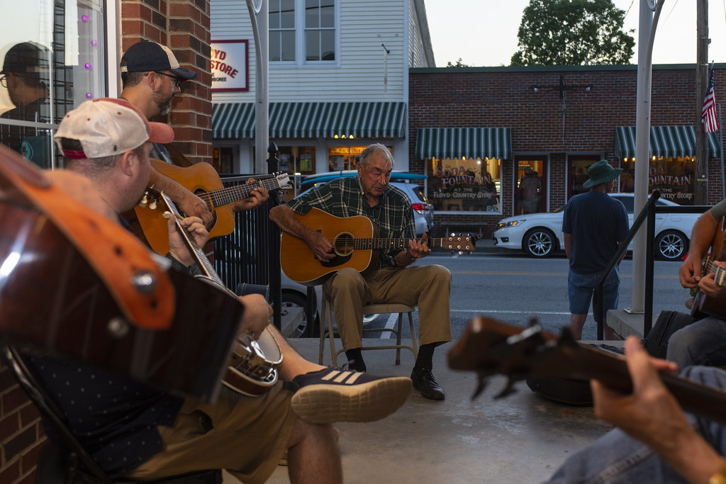Floyd Country Store Jamboree Ross Peacemaker, center with … Flickr