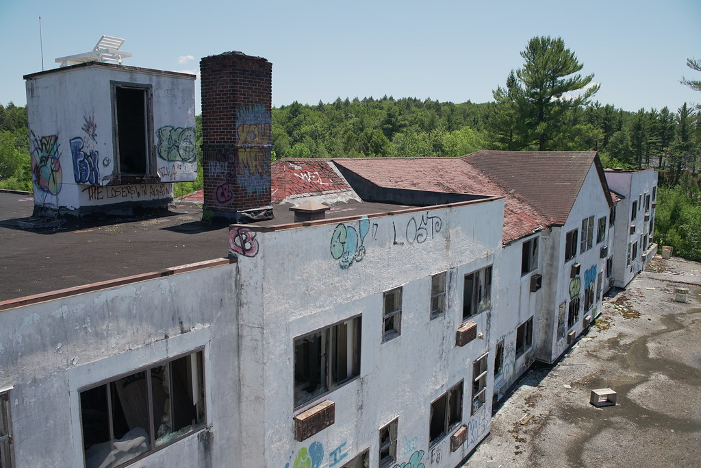 DSC01940 Pines Hotel, South Fallsburg NY. Main Building Ro… Flickr
