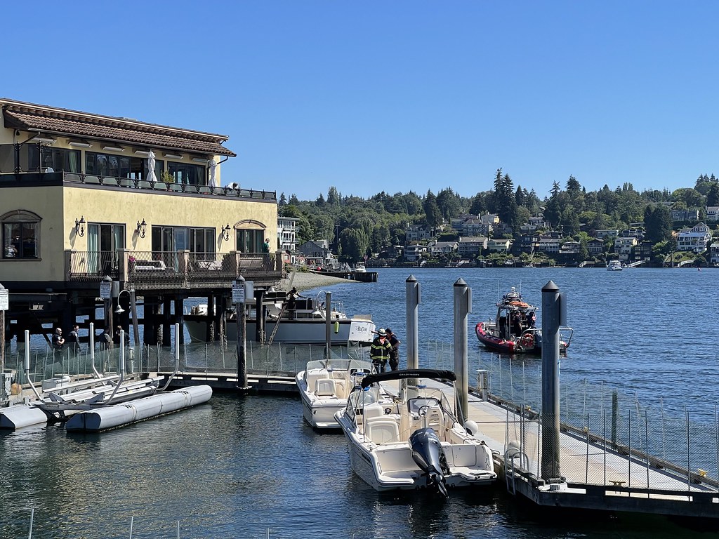 20220805 Boat taking on water in Ballard Zack Heistand Flickr