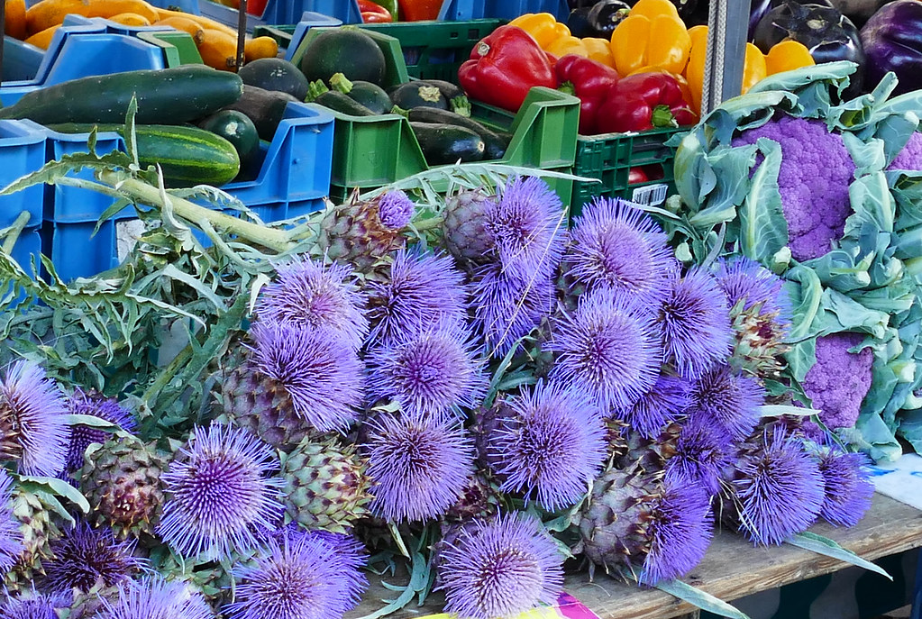 Mainz, Markt, Blumen und Gemüsestand (flower and vegetable stall) a