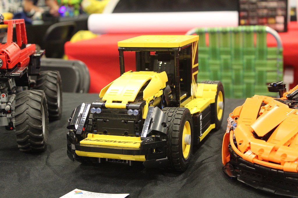 LEGO Technic JCB Fastrac Two 12 JLiu15 Flickr