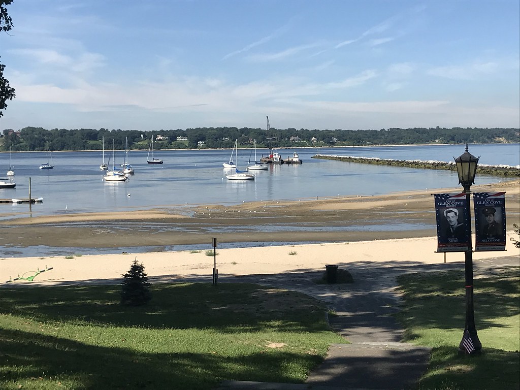 Park Glen Cove, J.P. stone jetty divides H… Flickr