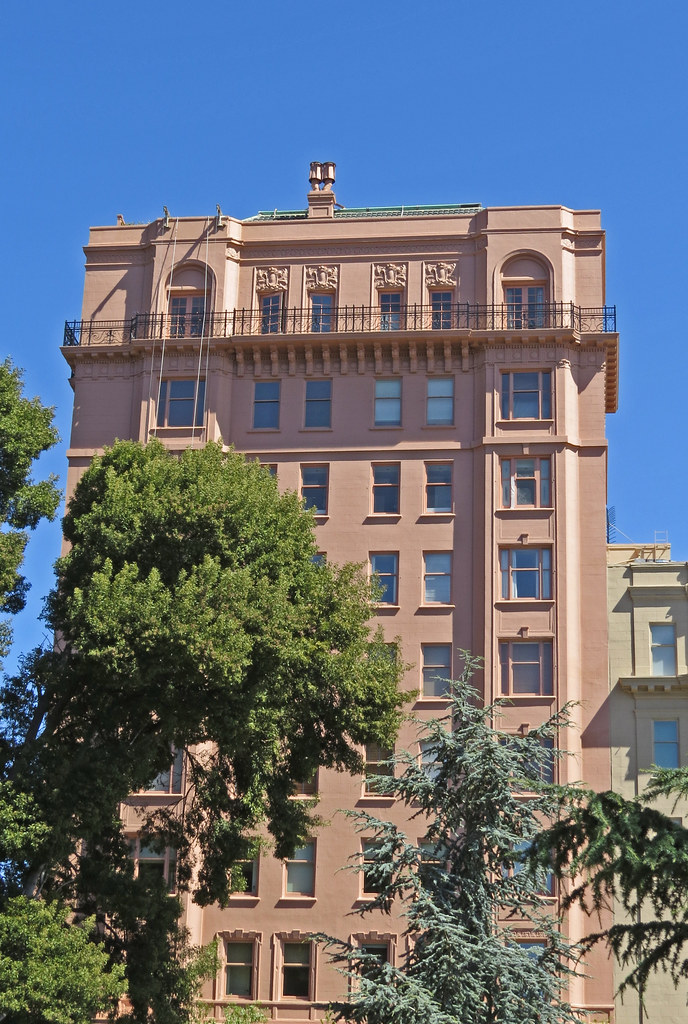 Pink apartment building on San Francisco's Nob Hill 202006… Flickr