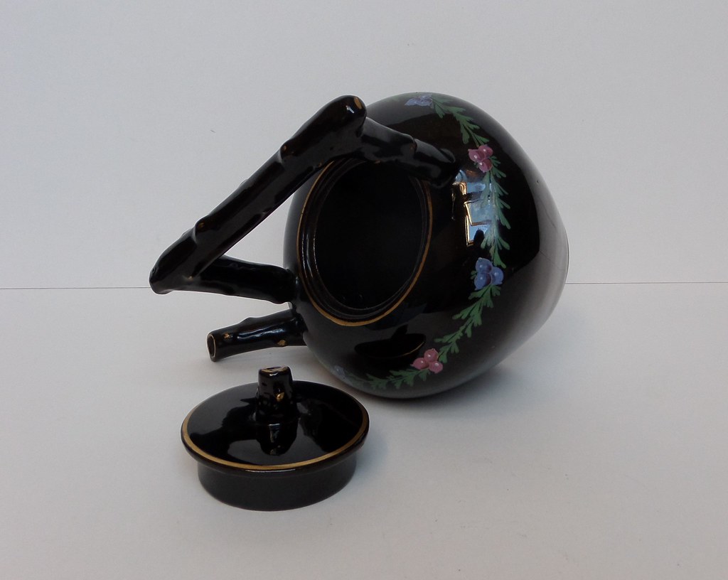 VICTORIAN JACKFIELD STYLE TEAPOT Richly gilded late Victor… Flickr