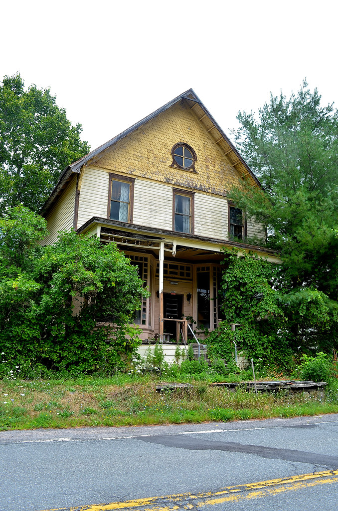 Preston Hollow Store An empty store in Preston Hollow, NY.… Flickr