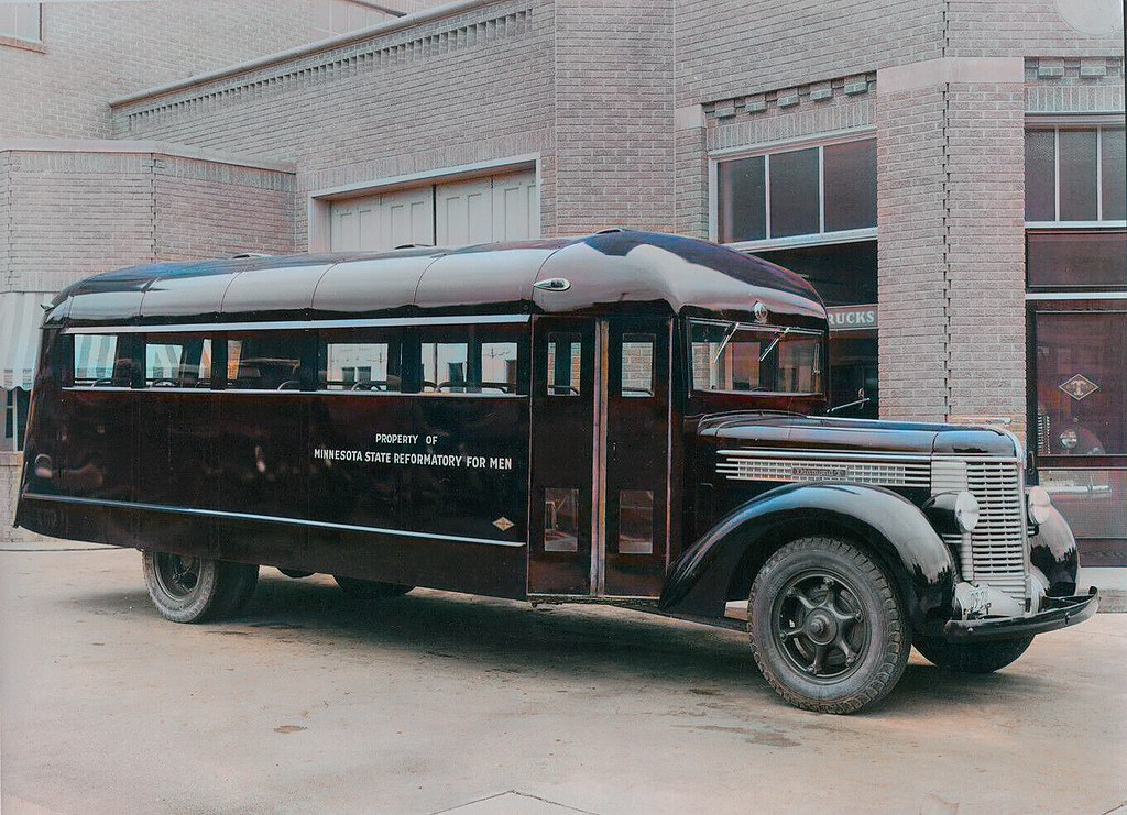 1938 Diamond T bus a photo on Flickriver