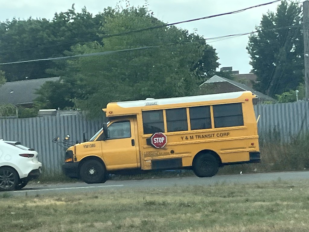 Y&M Transit Corp. 1385 Montauk Bus Photography Flickr