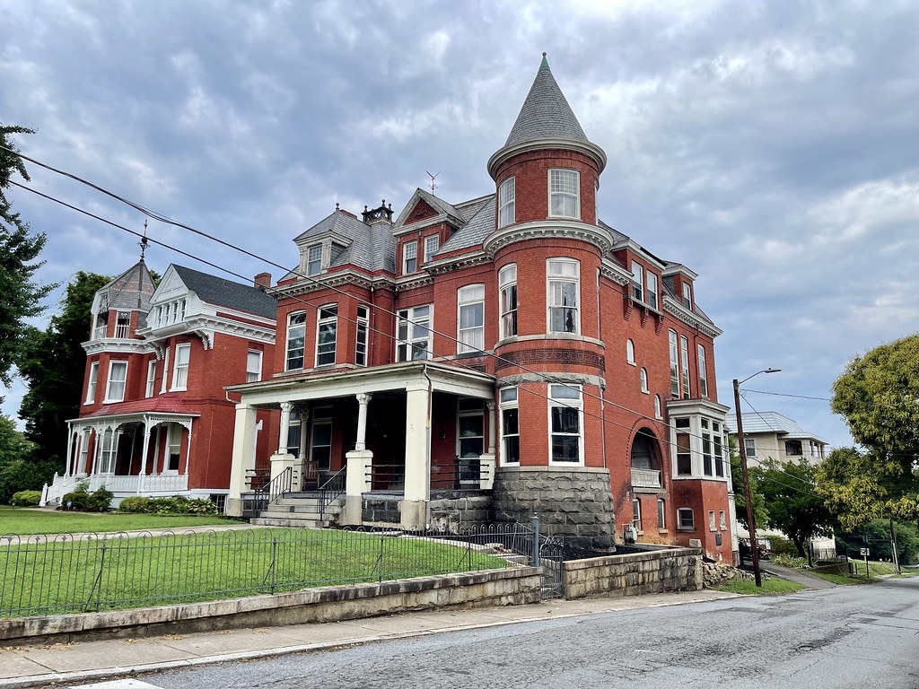 House. Main Street. Danville, Virginia. devtmefl Flickr