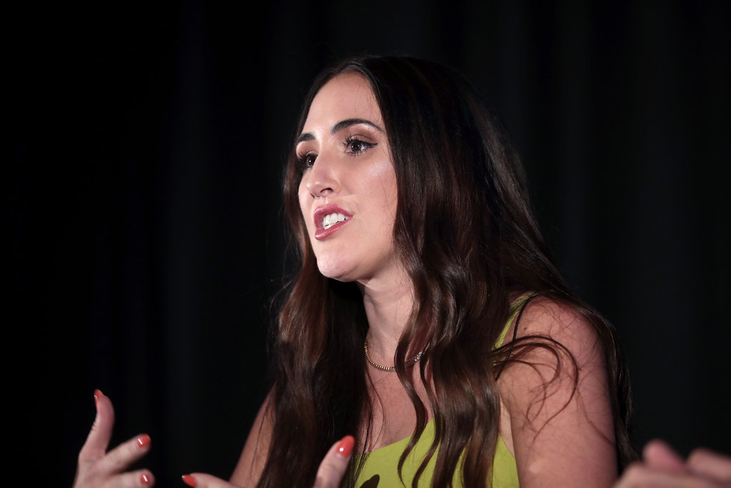 Hannah Cox's Instagram, Twitter & Facebook on IDCrawl