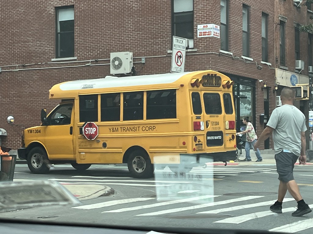 Y&M Transit Corp. 1304 Montauk Bus Photography Flickr