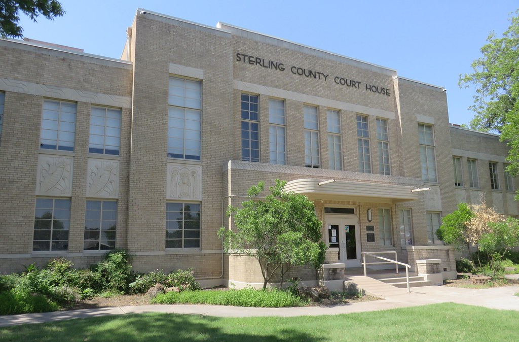 Sterling County Courthouse (Sterling City, Texas) This lov… Flickr