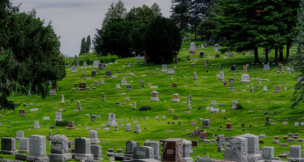 Moline Riverside Cemetery www.moline.il.us/263/RiversideC… Flickr