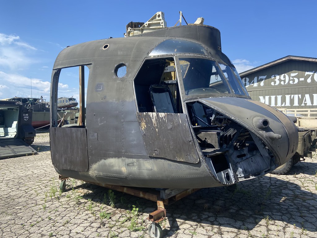(8223766), BoeingVertol CH47D Chinook (front fuselage),… Flickr