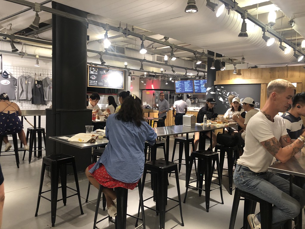 Ostres i Maine lobster roll Chelsea Market Daniel Cassany Flickr