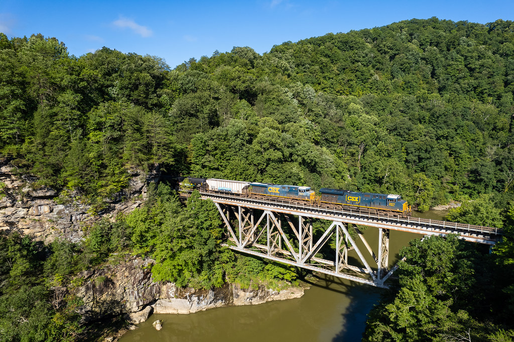 CSXT 3431 Elkhorn City, KY CSX 3431 leads B65110 over th… Flickr